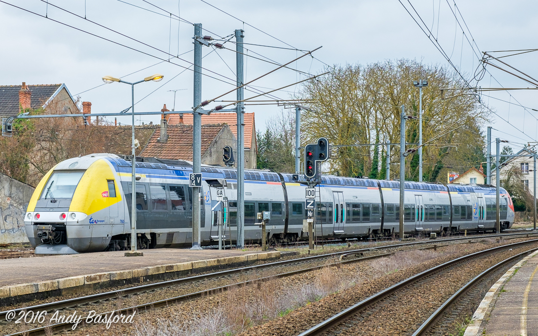 SNCF Class B 81500 AGC unit departs Cosne-Curs-sur-Loire with a service for Nevers, 23/3/16