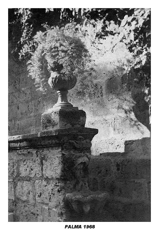 stone urn Palma