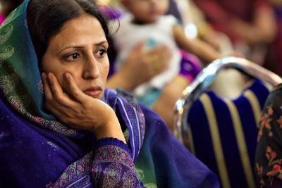 Wanita menonton tarian pernikahan, Rawalpindi