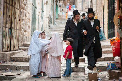 Židovští muži muslimské děti