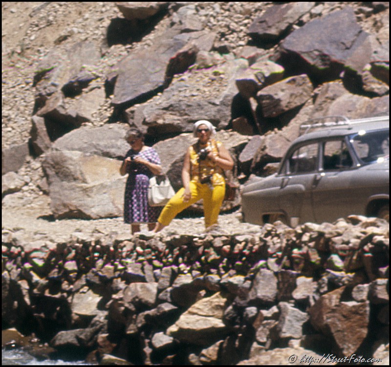 Afganistan in 1969. Soviet-made 'Volga' car in Bamyan. Emir Shabashvili's private collection