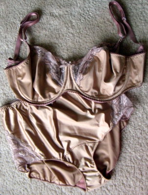 Sew Intriguing: Bra/Panty Set