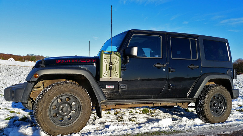 Mounting a 20L Jerry Can on a Wrangler