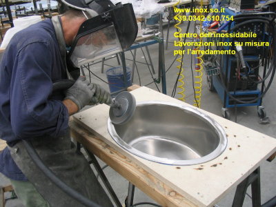 Finitura lavorazione acciaio inox vasca su misura